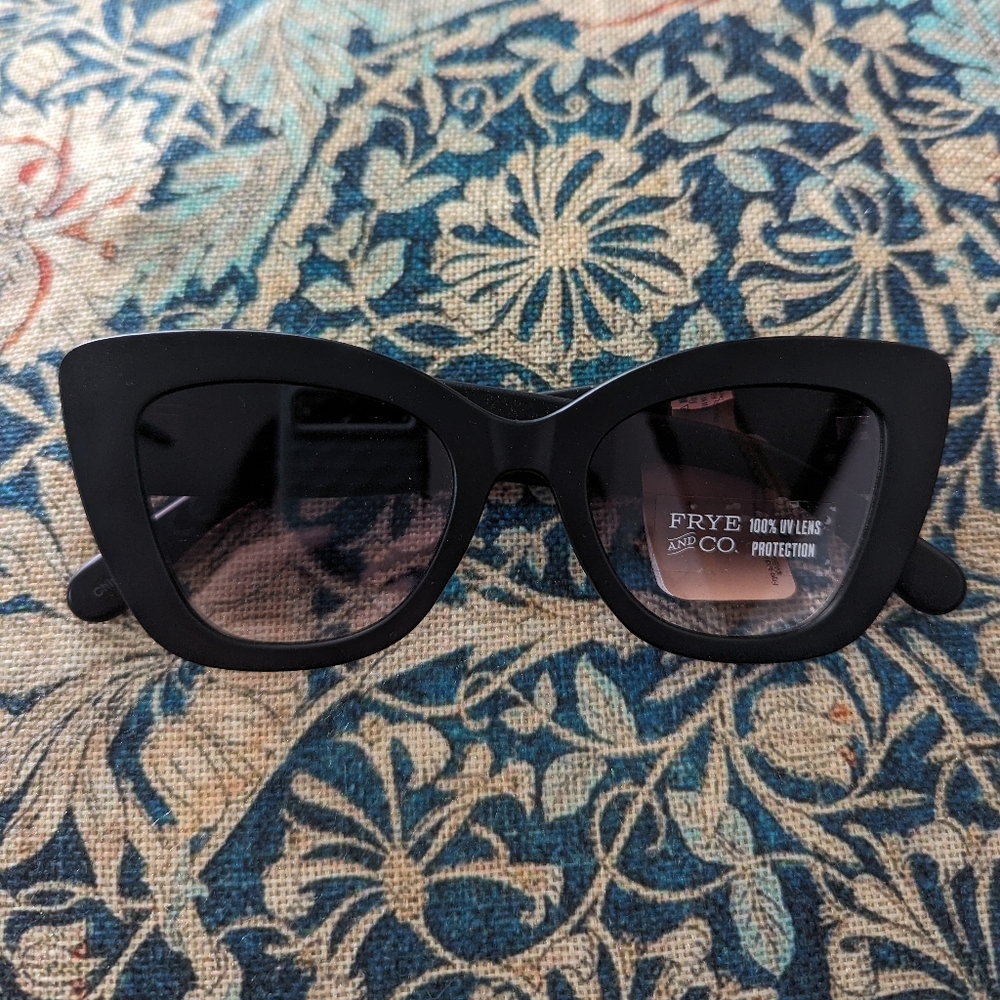 NEW Frye and Co Oversized Thick Frame Sunglasses DG1022 Black